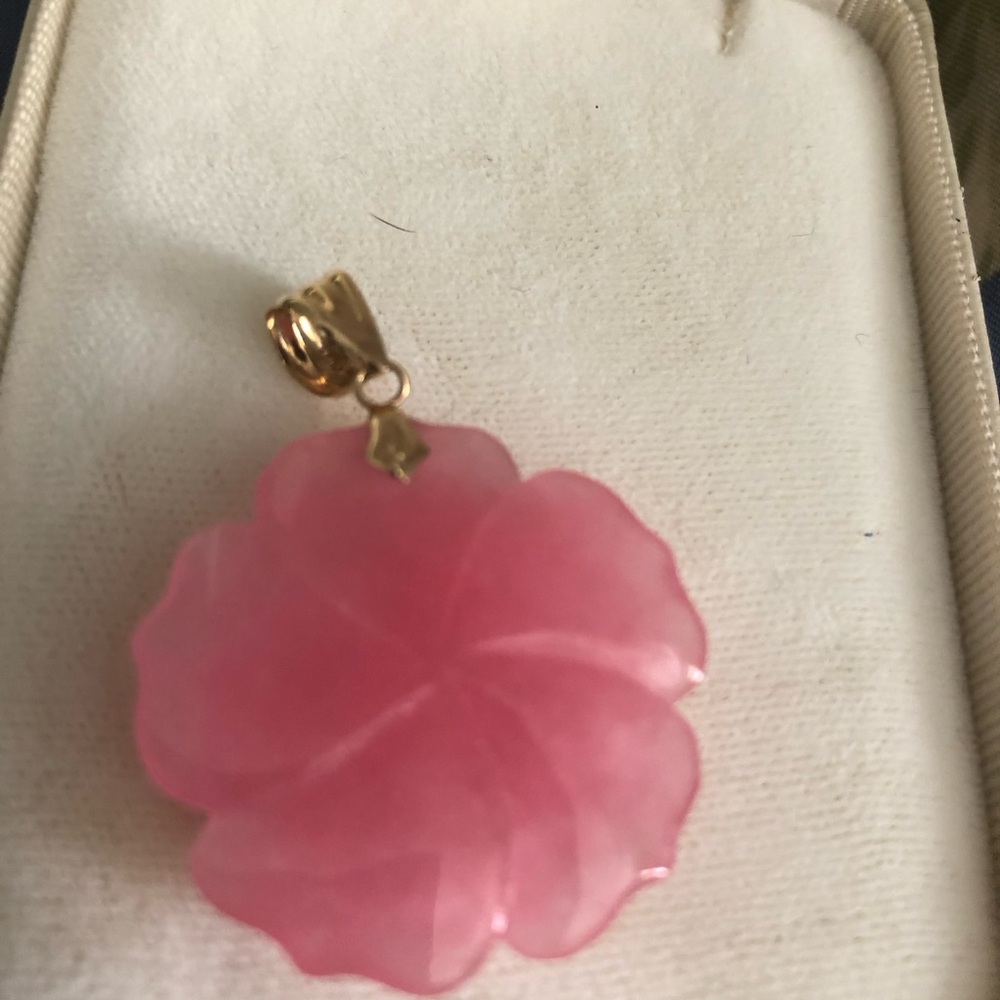 A pink Rose 🌹 Quartz pendant with 14k on top very Beautiful 🤩 - Picture 2 of 7